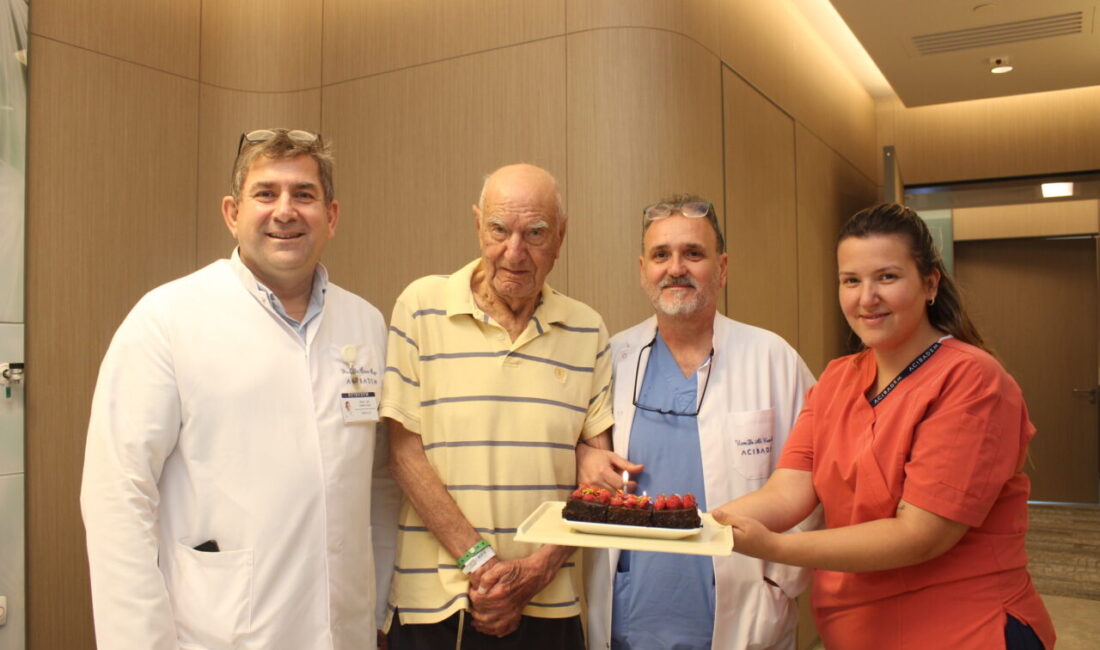 İZMİR (AA) – İzmir'de yaşayan 100 yaşındaki Ali İhsan Alhas,