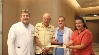 İZMİR (AA) – İzmir'de yaşayan 100 yaşındaki Ali İhsan Alhas,