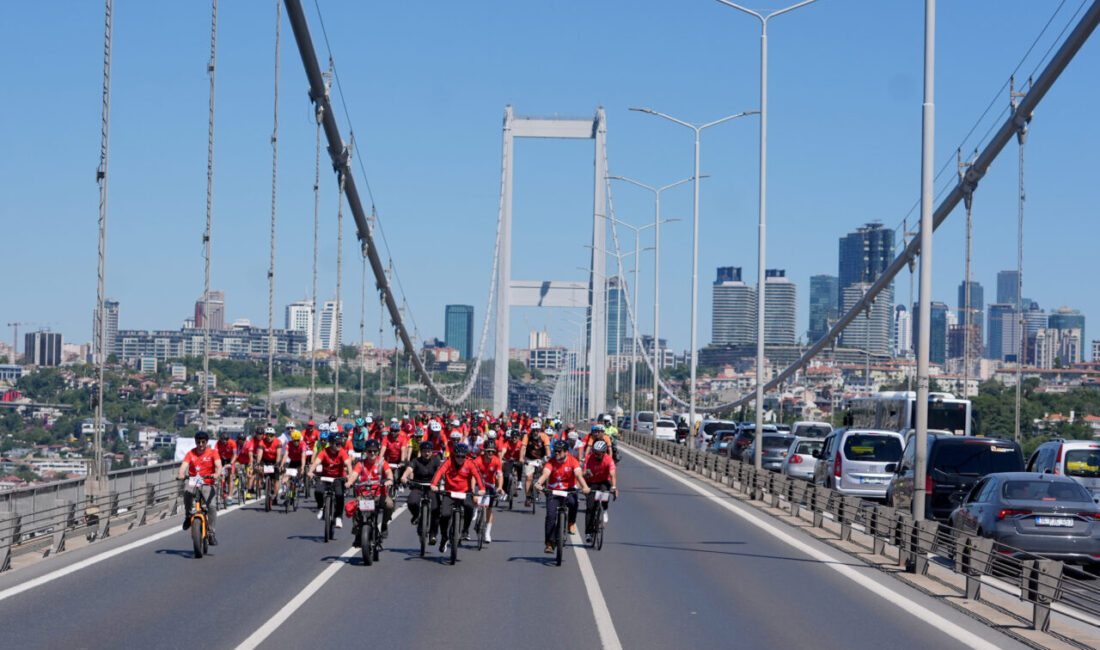 - Gençlik ve Spor Bakanı Osman Aşkın Bak:
"15 Temmuz'u asla