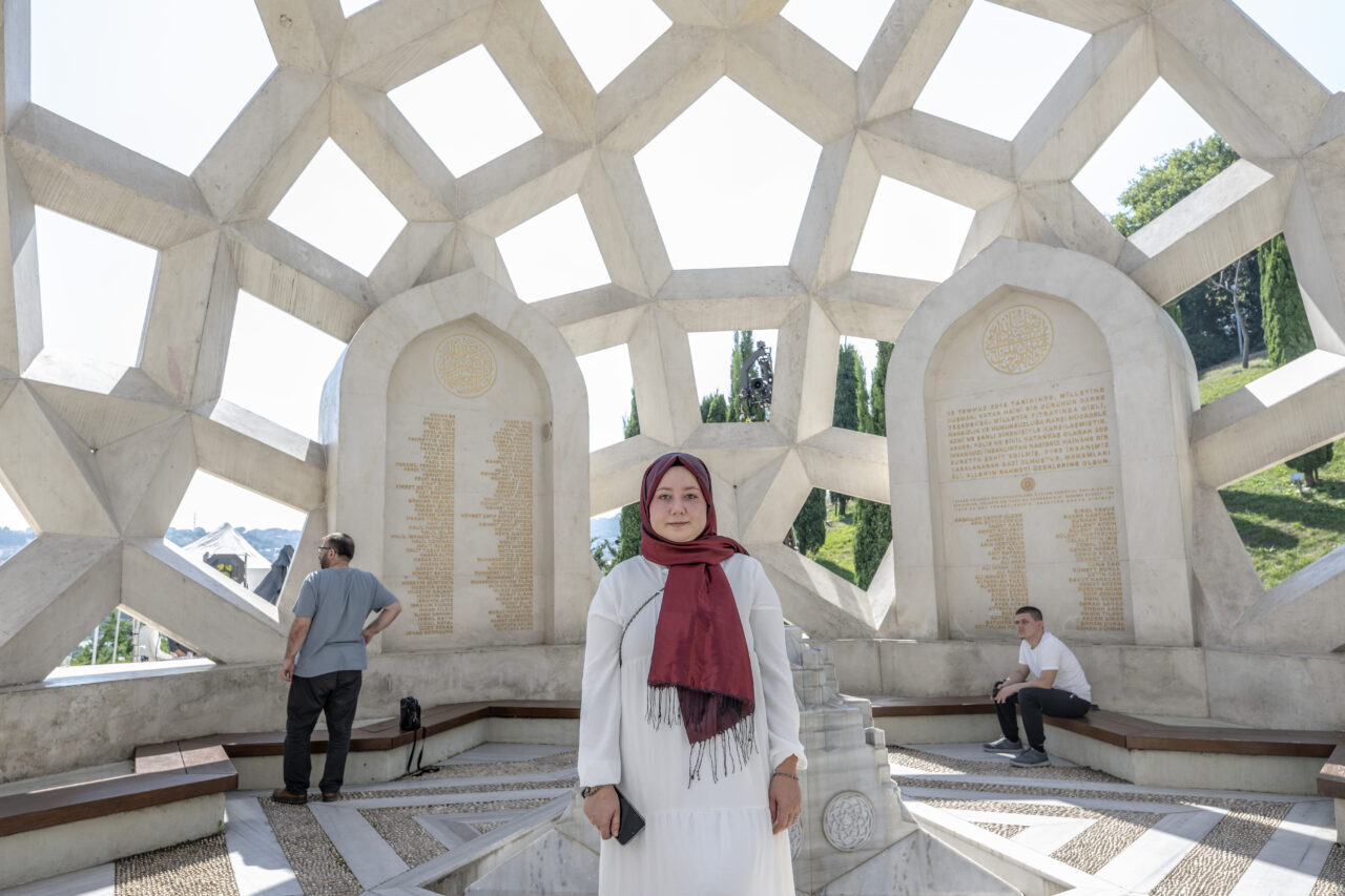 - Merve Gülizar Tan:
- "Biz, o gün bir ve beraber
