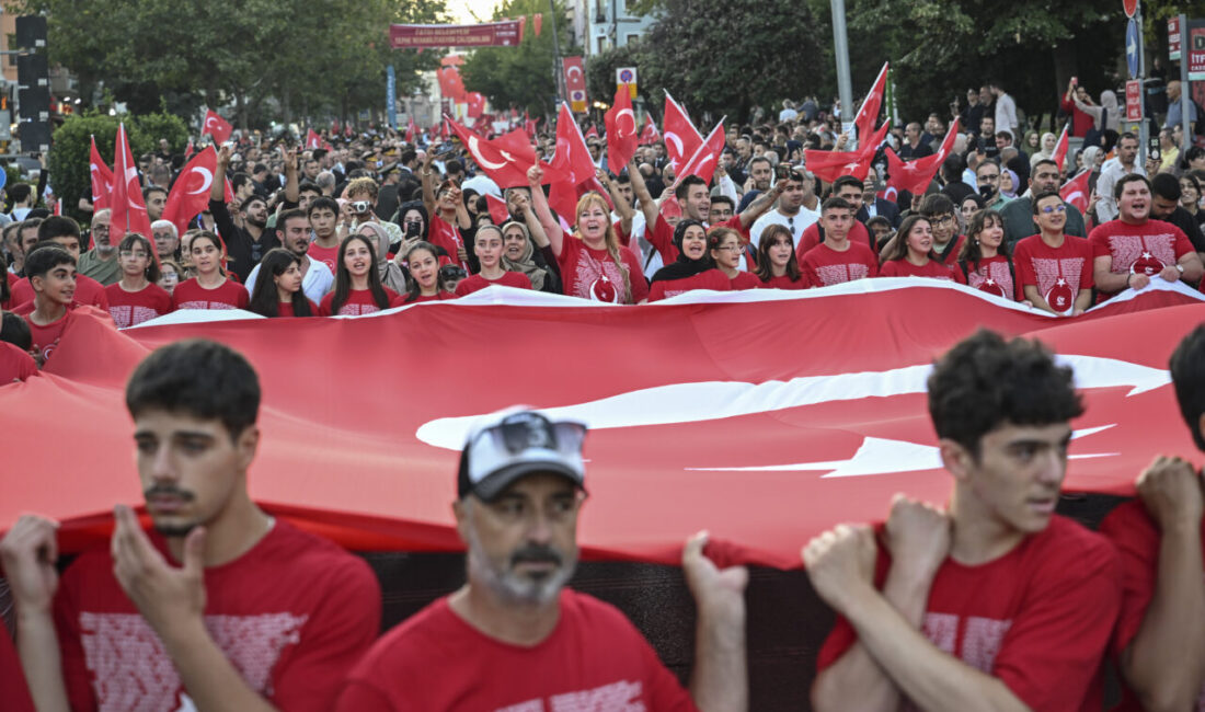 - İstanbul Valisi Davut Gül:
- "Bu millet dosta düşmana yeri