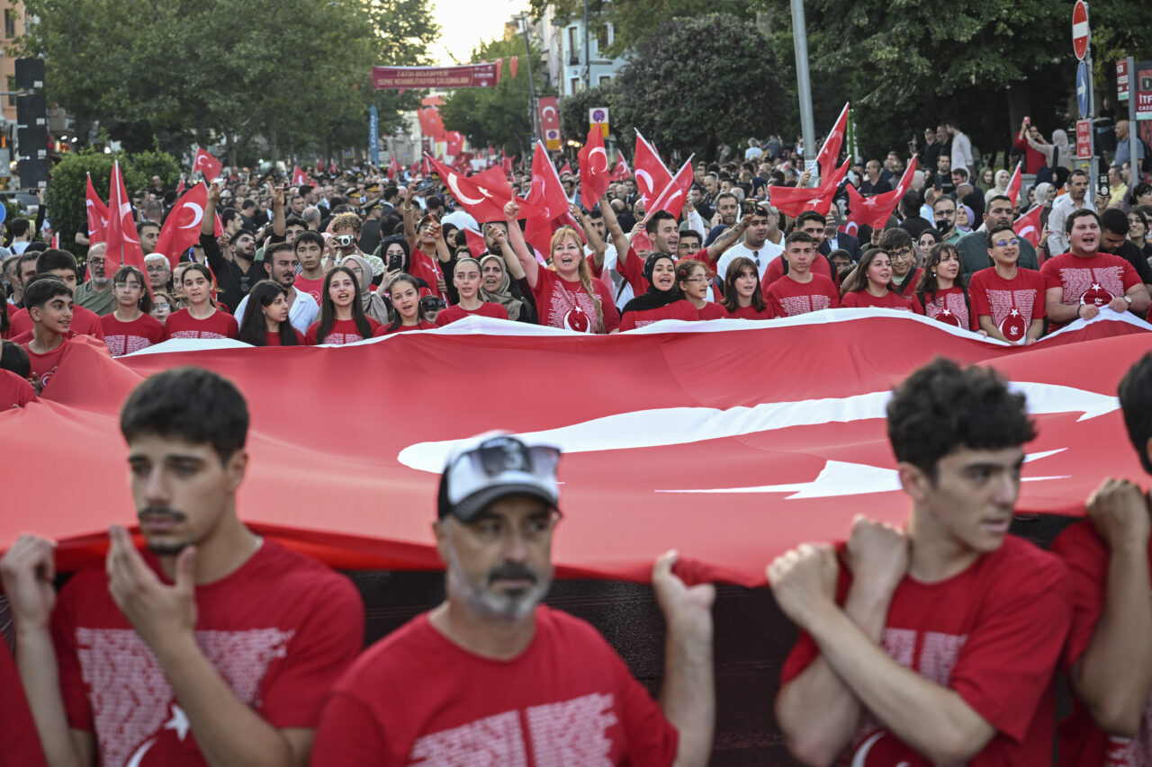 - İstanbul Valisi Davut Gül:
- "Bu millet dosta düşmana yeri