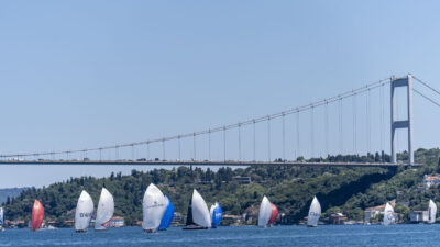 - Toplam 265 deniz mili mesafede 32 teknede 300'e yakın