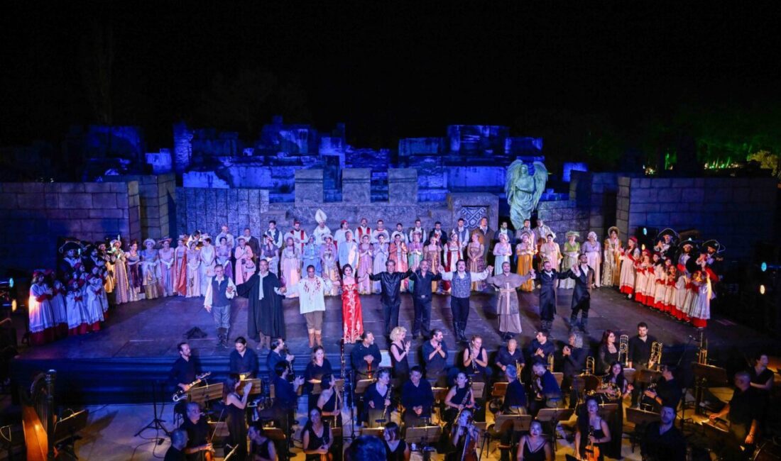İZMİR (AA) – İzmir'de düzenlenen 9. Uluslararası Efes Opera ve