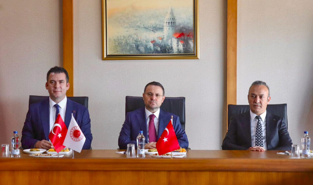 İSTANBUL (AA) – Adalet Bakanı Akın Gürlek, Küçükçekmece Adalet Sarayı'na