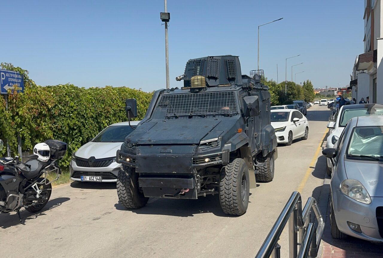 ADANA (AA) – Adana'nın merkez Yüreğir ilçesinde, husumetlilerine silahla ateş