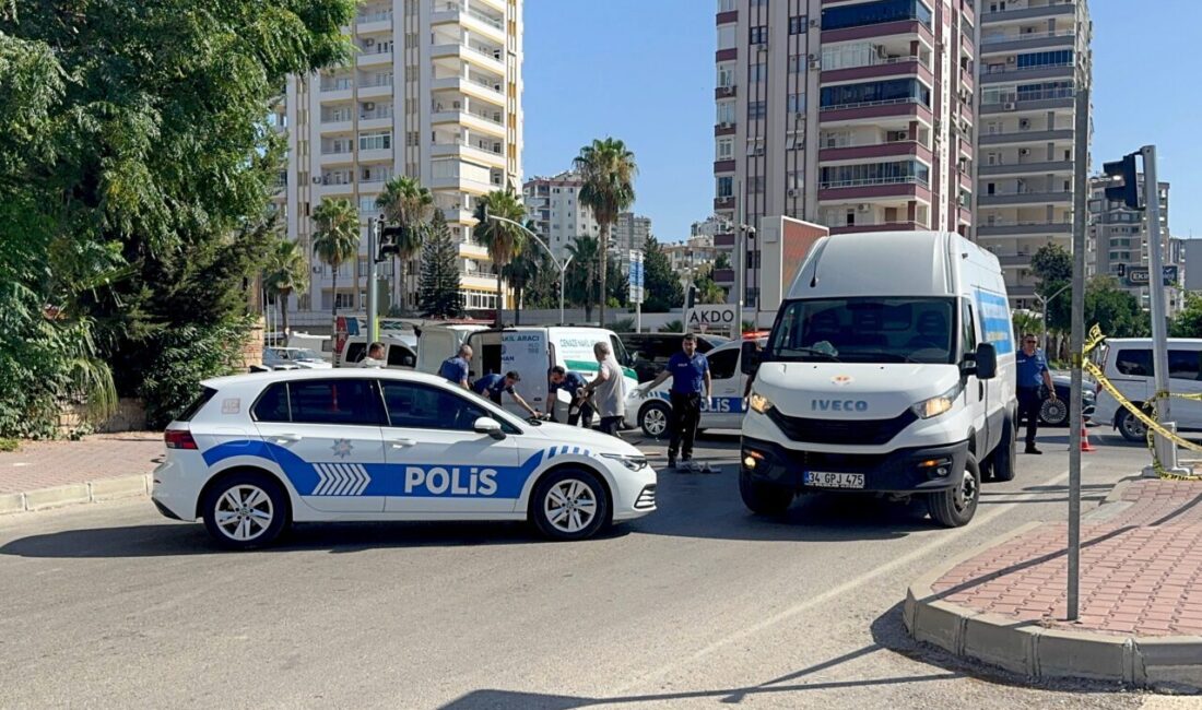ADANA (AA) – Adana'nın merkez Seyhan ilçesinde kamyonun çarptığı bisikletteki