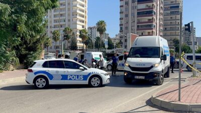 ADANA (AA) – Adana'nın merkez Seyhan ilçesinde kamyonun çarptığı bisikletteki