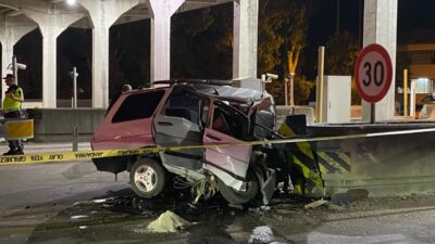 ADANA (AA) – Adana'nın Ceyhan ilçesinde otoyol gişelerindeki beton bariyere