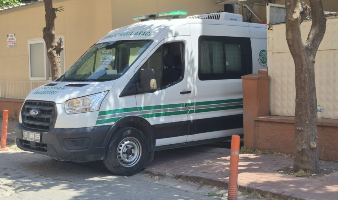 ADANA (AA) – Adana'nın merkez Seyhan ilçesinde sulama kanalına düştükleri