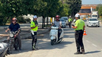 ADANA (AA) – Adana'nın merkez Seyhan ilçesinde trafik polislerince yapılan