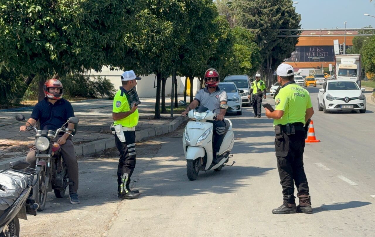 ADANA (AA) – Adana'nın merkez Seyhan ilçesinde trafik polislerince yapılan