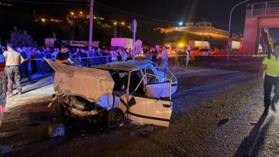 ADANA (AA) – Adana'nın Pozantı ilçesinde, trafik ışıklarında bekleyen araca