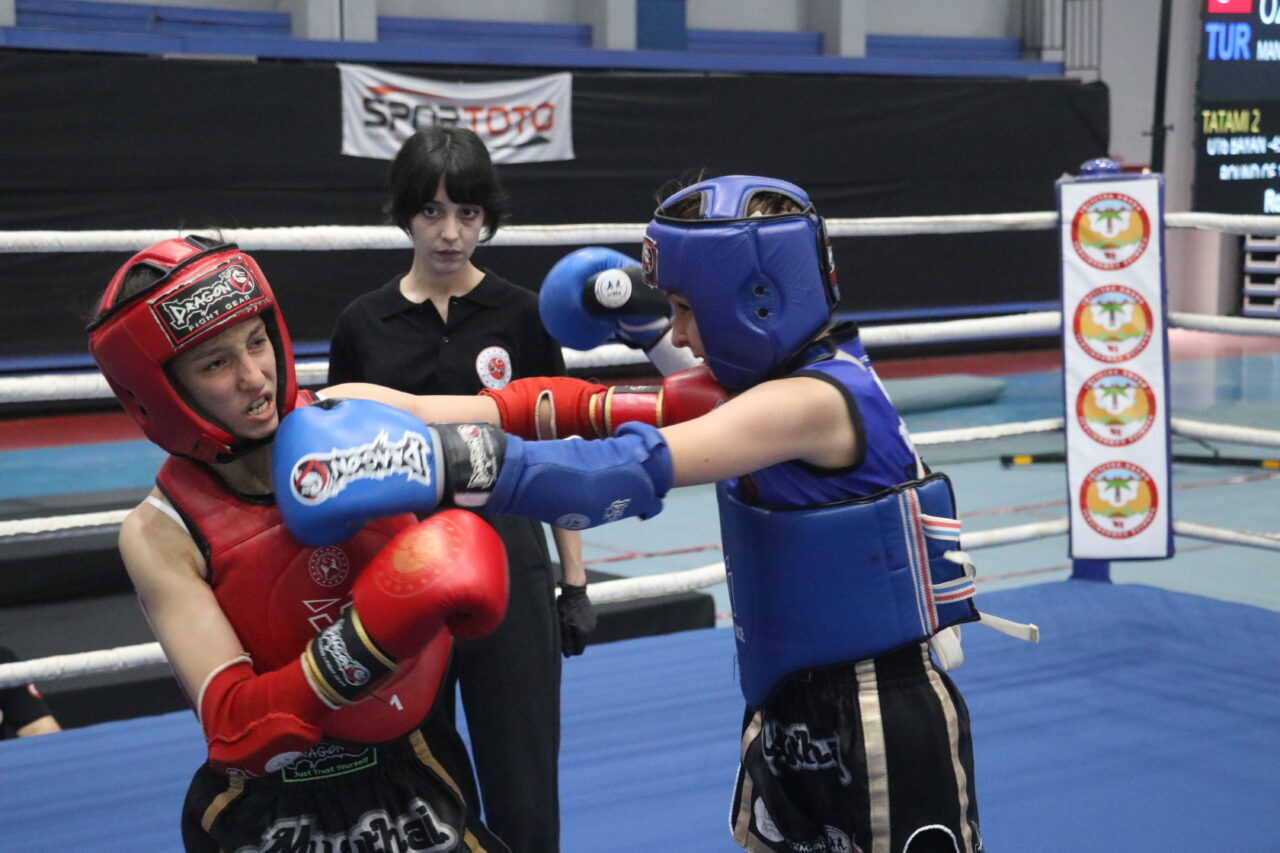 ADANA (AA) – Türkiye Muaythai Federasyonu tarafından düzenlenen Hayri Doğan