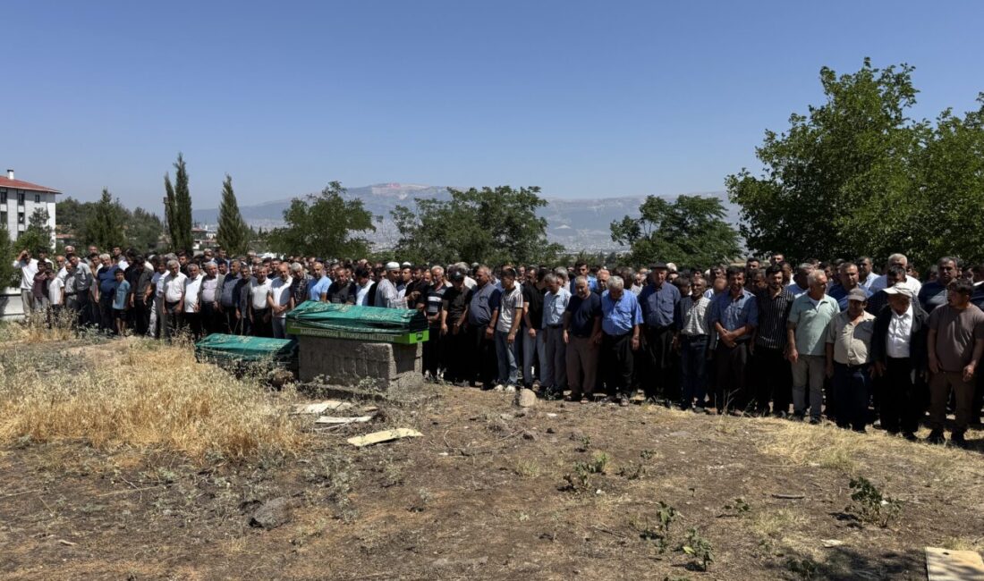 KAHRAMANMARAŞ (AA) – Adana'nın merkez Yüreğir ilçesinde otomobilin drenaj kanalına
