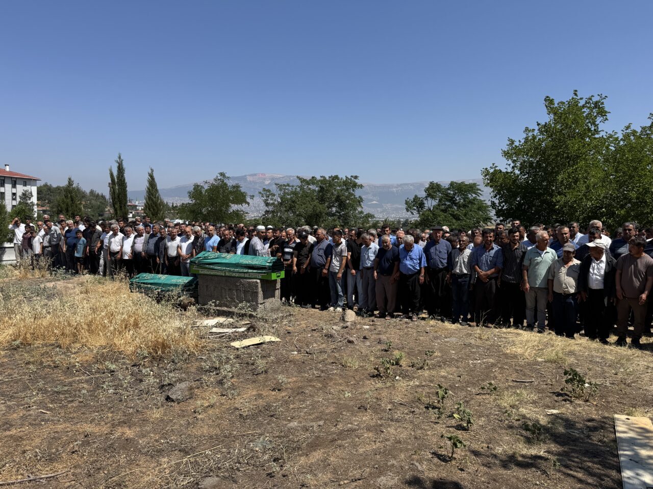 KAHRAMANMARAŞ (AA) – Adana'nın merkez Yüreğir ilçesinde otomobilin drenaj kanalına