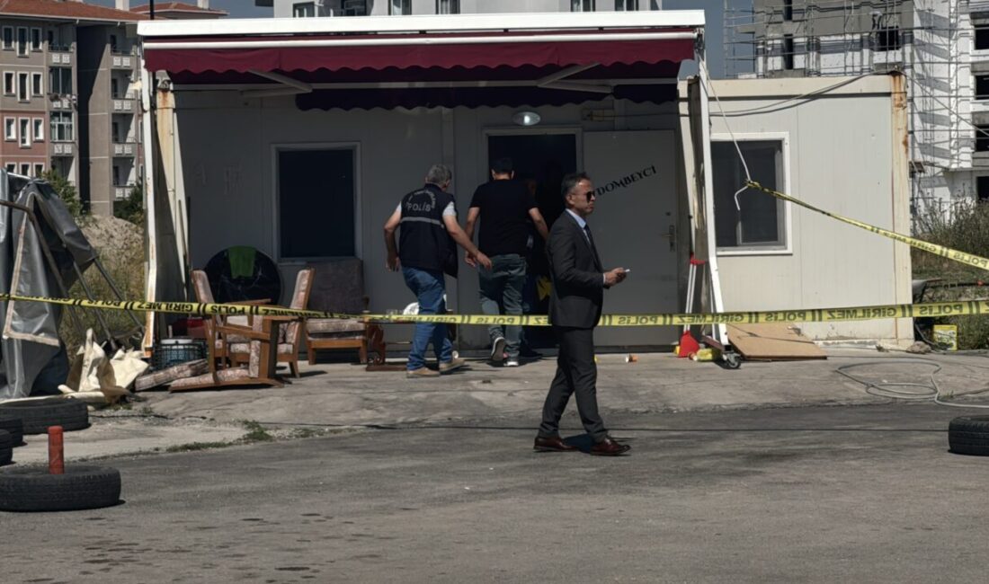 AFYONKARAHİSAR (AA) – Afyonkarahisar'da minibüs durağında çıkan silahlı kavgada 1
