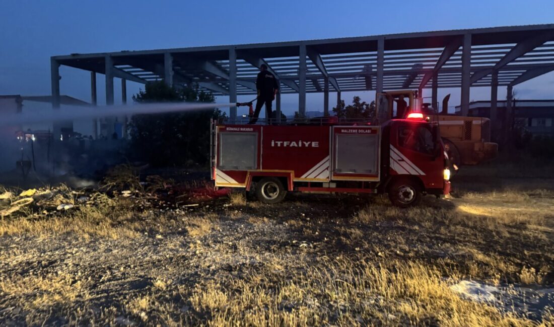 AFYONKARAHİSAR (AA) – Afyonkarahisar'da bir fabrikanın bahçesinde çıkan yangın, itfaiye