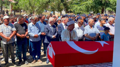 UŞAK (AA) – Afyonkarahisar'da trafik kazasında eşi ve çocuğuyla birlikte