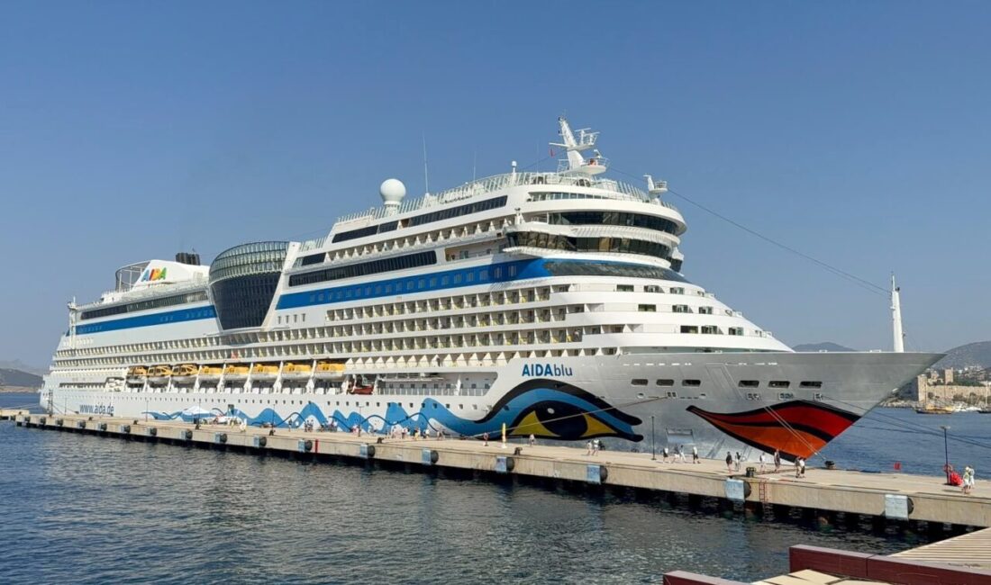 MUĞLA (AA) – İtalya bayraklı kruvaziyer "Aidablu" ile Muğla'nın Bodrum