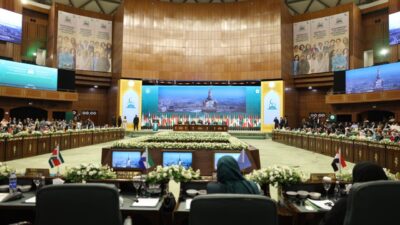 - "Burada dile getirilen her söz Müslüman kadınların yeni yüzyıldaki