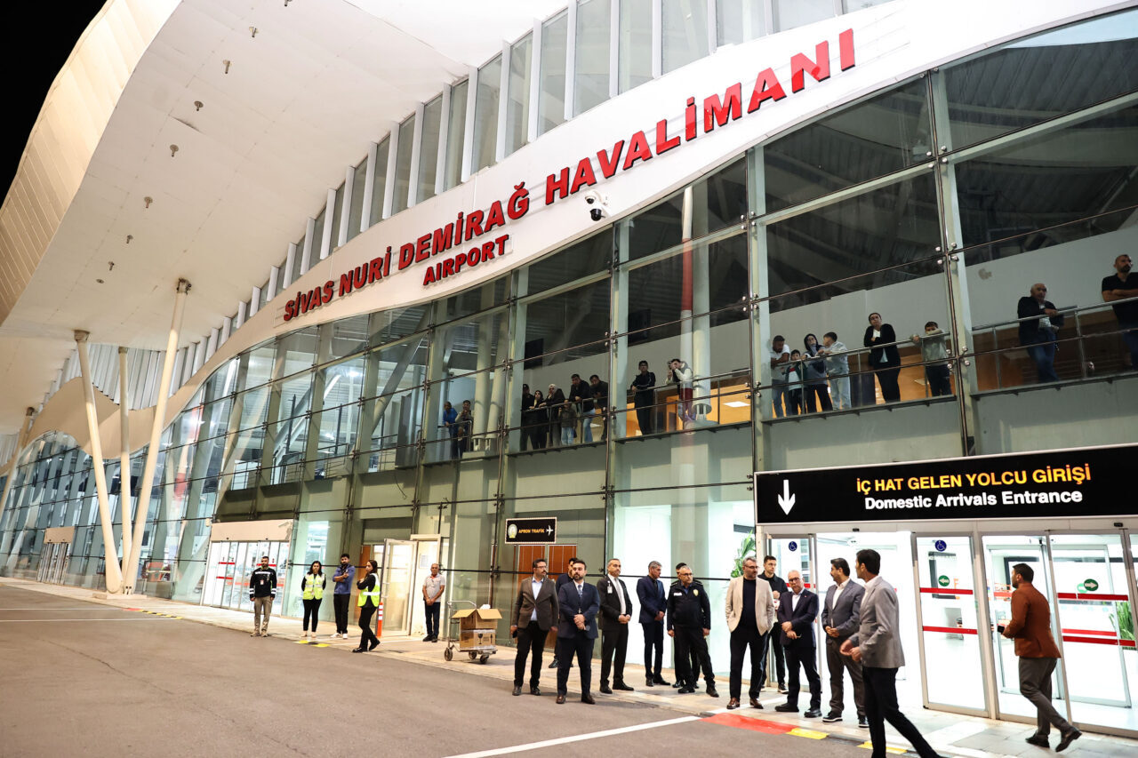 SİVAS (AA) – AJet'in Sivas-Köln uçak seferleri başladı, piste inen