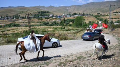 - "Cumhurbaşkanı'mızın açtığı yolda Cumhur İttifakı olarak inanıyoruz ki sadece