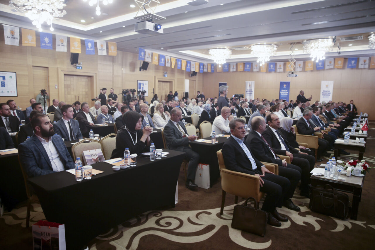 - "Bu millet baştan sona yepyeni anayasa yapma hakkını artık