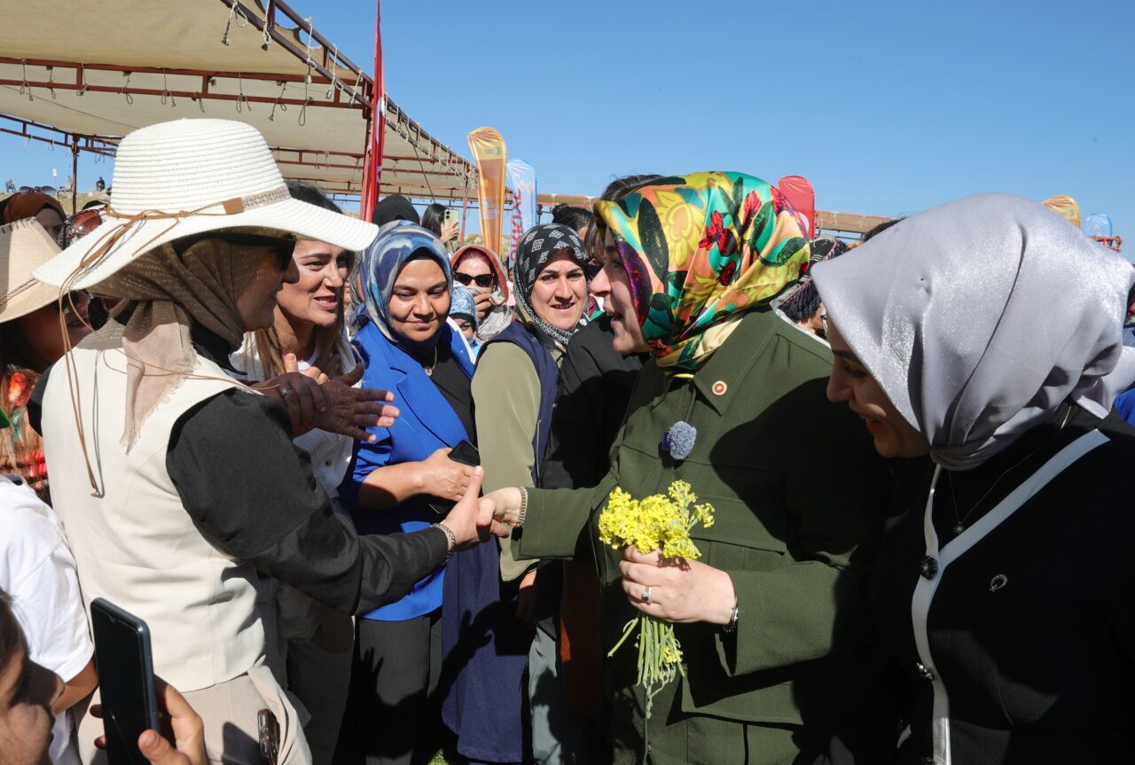 - "Bizler kızıyla erkeğiyle, anasıyla bacısıyla hep beraber bu barış