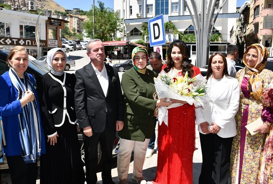 - "Sakın hazır barış iklimini yakalamışken halkımızı başkalarının kandırmasına lütfen