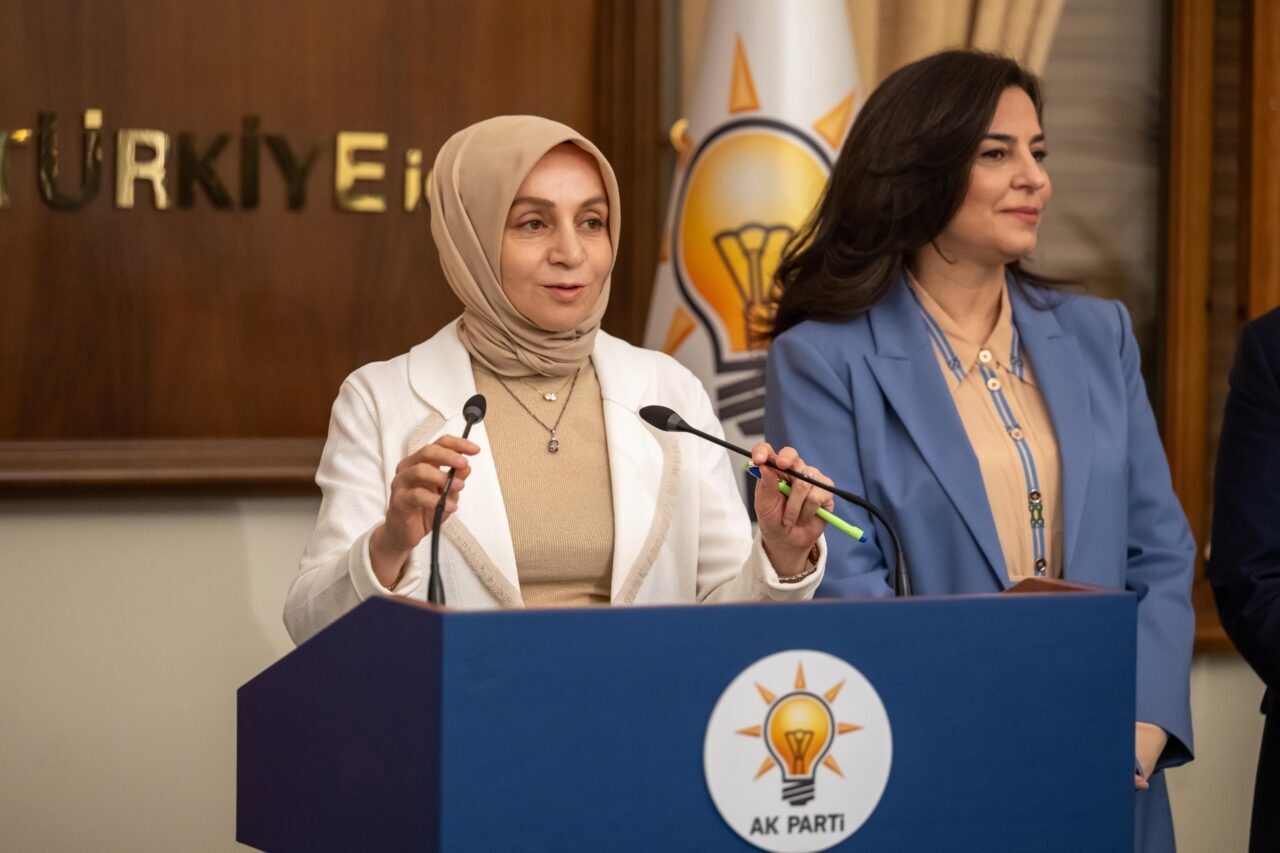 - AK Parti Grup Başkanvekili Leyla Şahin Usta:
- "Kasta dayalı