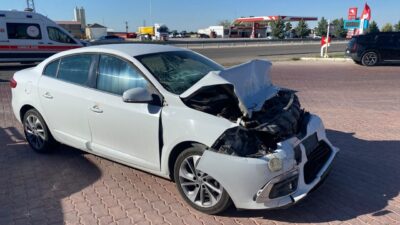 AKSARAY (AA) – Aksaray'ın Eskil ilçesinde otomobilin çimento tankerine arkadan
