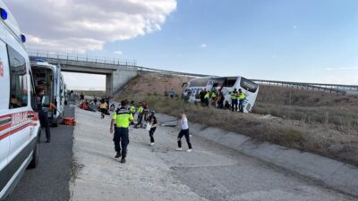 AKSARAY (AA) – Aksaray'da yolcu otobüsünün yoldan çıkması sonucu ilk