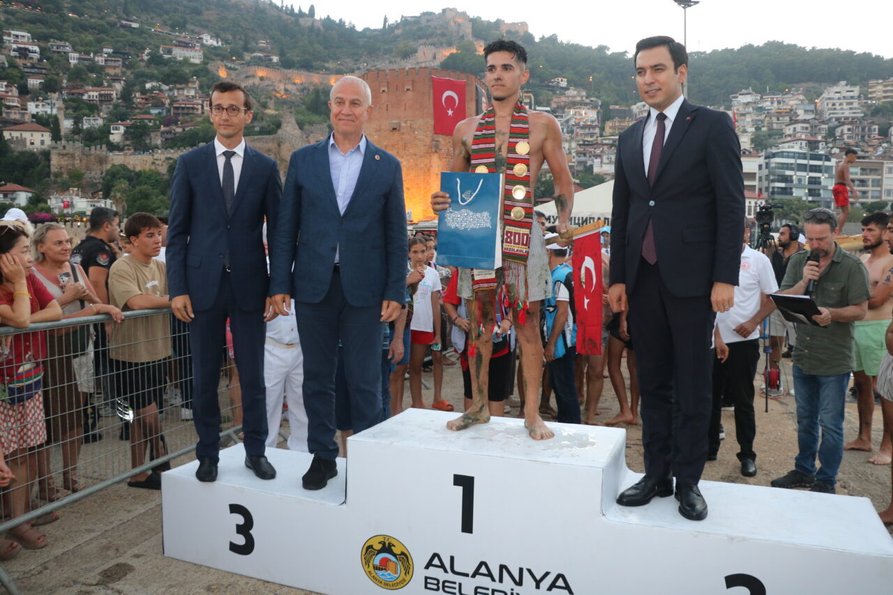 ANTALYA (AA) – Antalya'nın Alanya ilçesinde 1 Temmuz Denizcilik ve