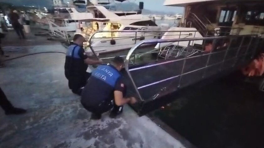ANTALYA (AA) – Antalya'nın Alanya ilçesinde çalışanları arasında kavga çıkan