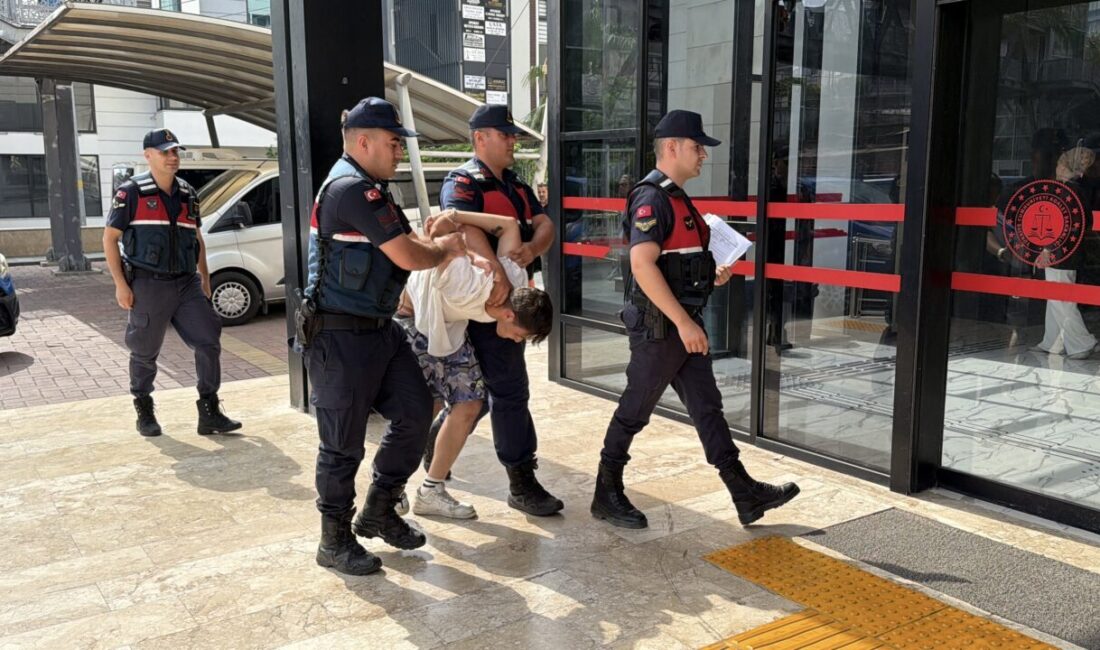 ANTALYA (AA) – Antalya'nın Alanya ilçesinde marketten para çaldıktan sonra