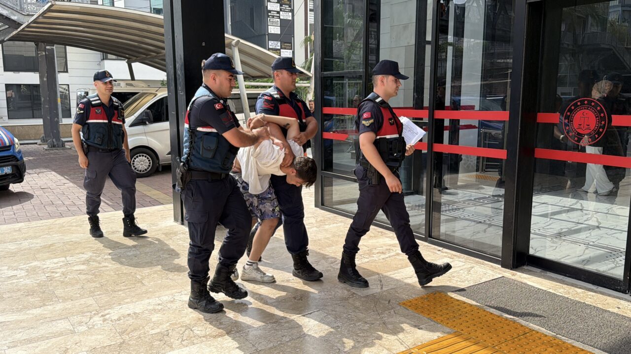 ANTALYA (AA) – Antalya'nın Alanya ilçesinde marketten para çaldıktan sonra