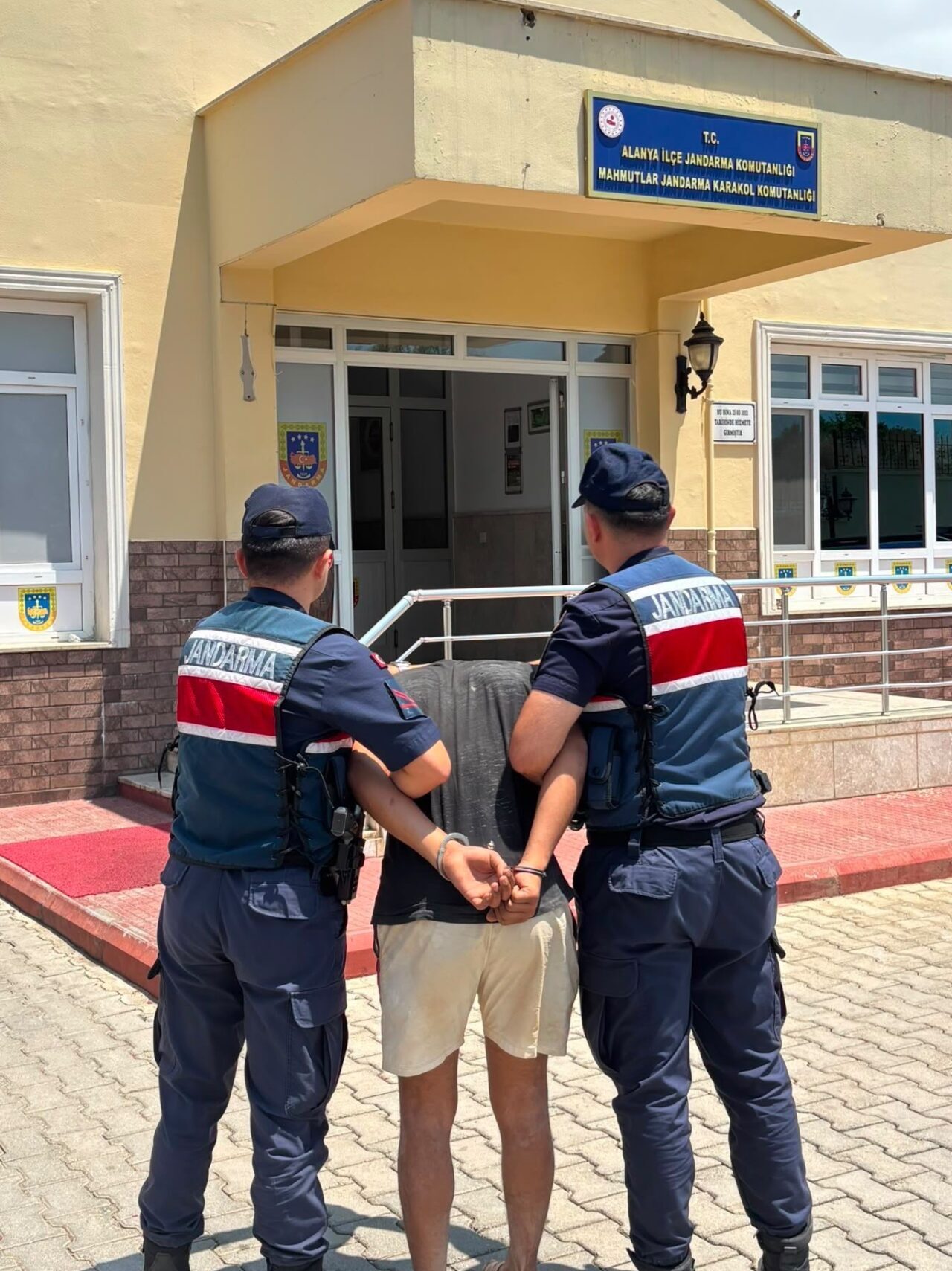 ANTALYA (AA) – Antalya'nın Alanya ilçesinde bir işletmede yemek yedikten