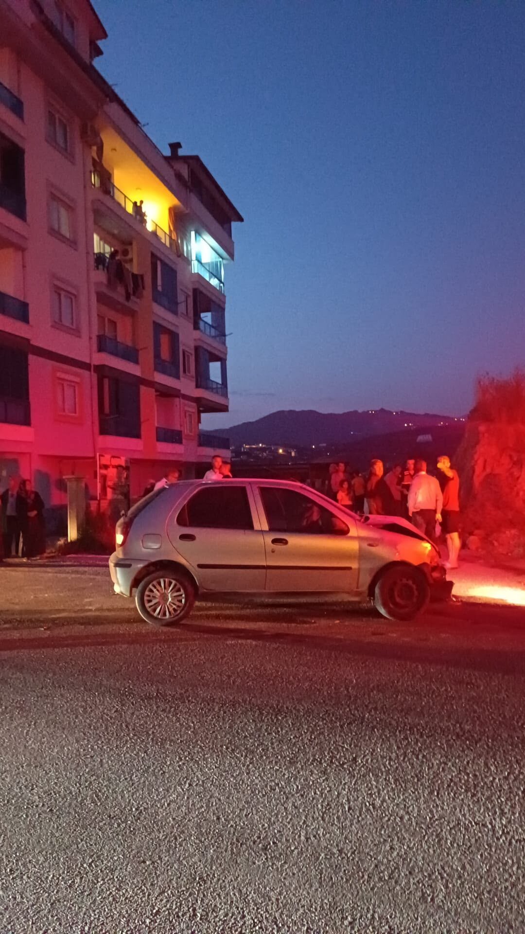 ANTALYA (AA) – Antalya'nın Alanya ilçesinde otomobil ile kamyonetin çarpıştığı