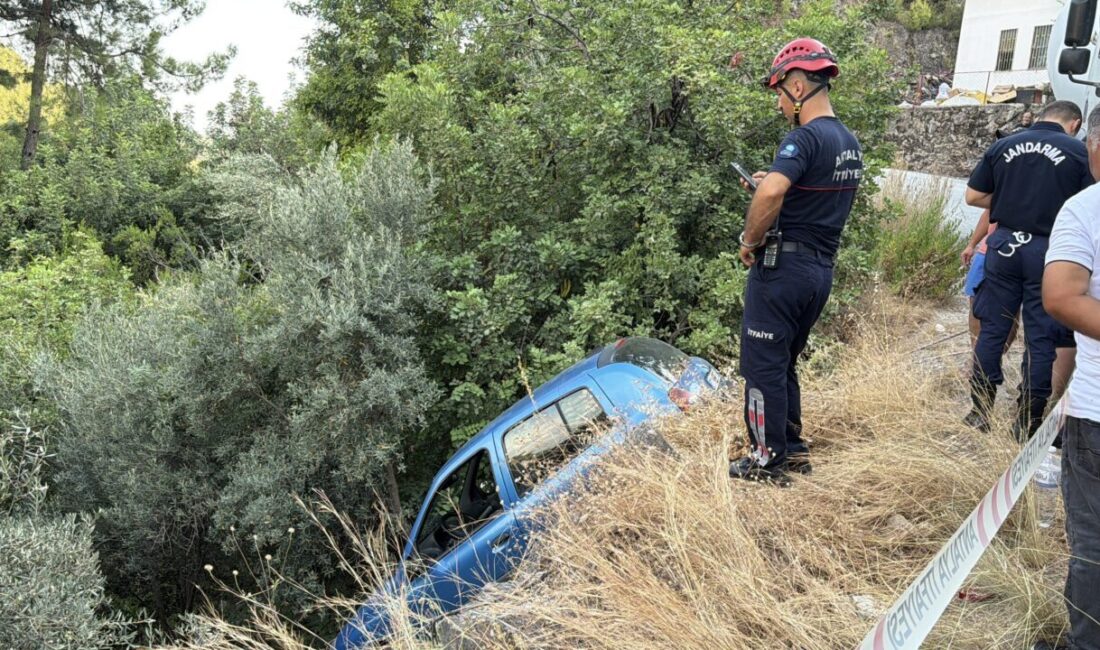 ANTALYA (AA) – Antalya'nın Alanya ilçesinde kontrolden çıkarak şarampole düşen