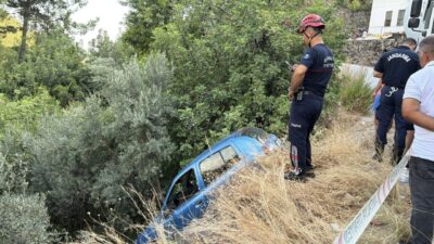 ANTALYA (AA) – Antalya'nın Alanya ilçesinde kontrolden çıkarak şarampole düşen