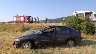 AMASYA (AA) – Amasya'nın Gümüşhacıköy ilçesinde otomobilin şarampole devrilmesi sonucu
