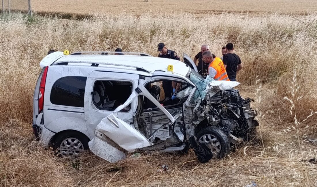 AMASYA (AA) – Amasya'da traktör ile hafif ticari aracın çarpışması