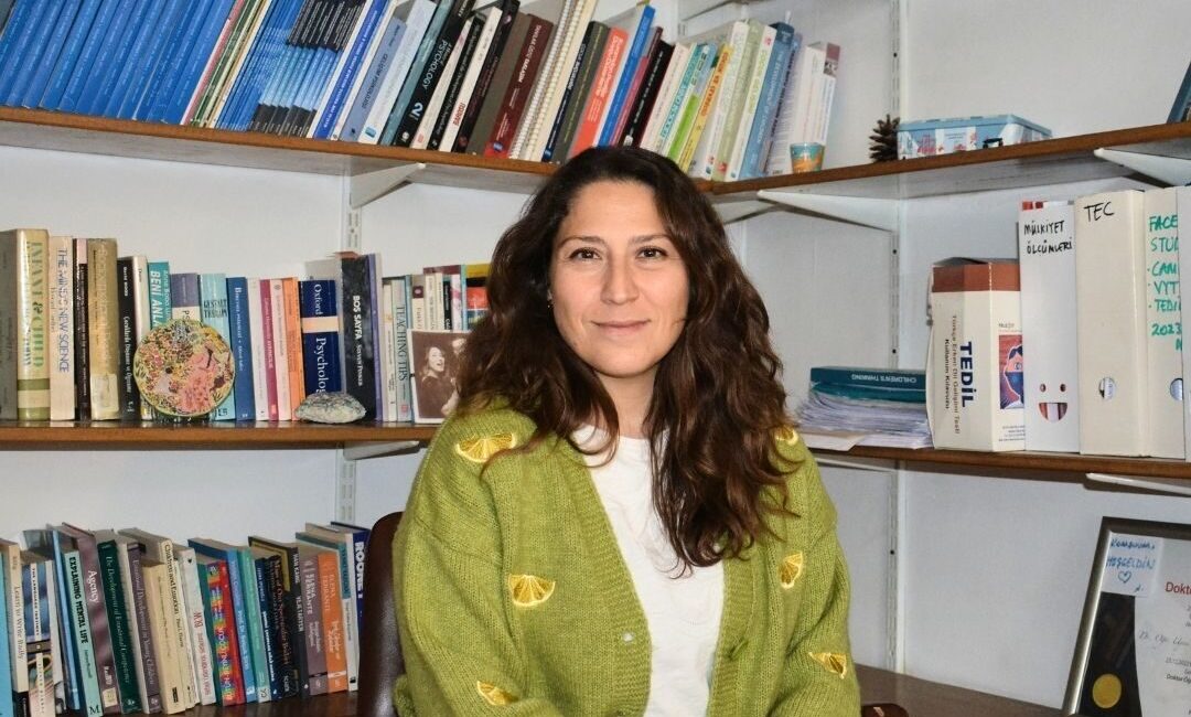 - Ege Üniversitesi Edebiyat Fakültesi Psikoloji Bölümü Öğretim Üyesi Doç.