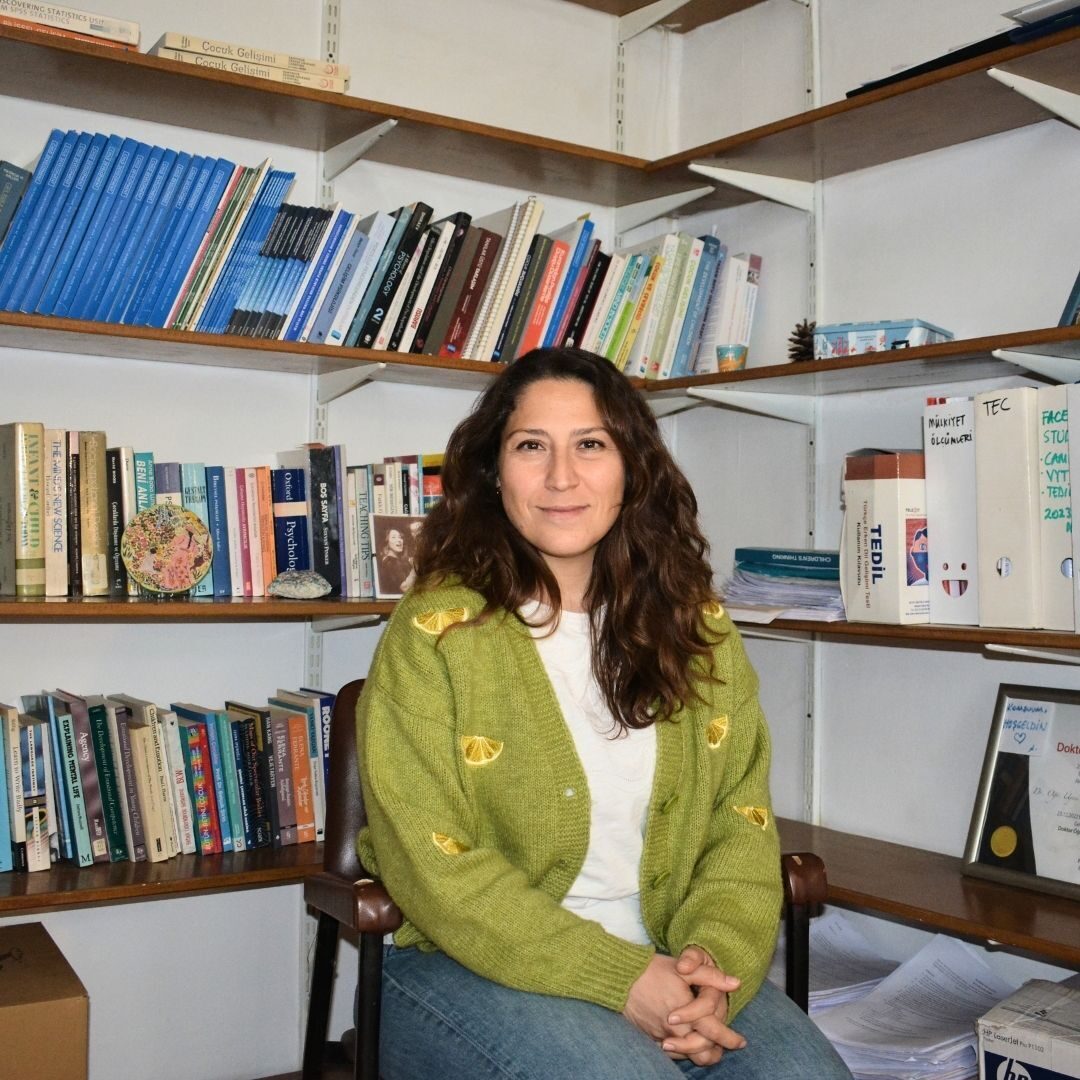 - Ege Üniversitesi Edebiyat Fakültesi Psikoloji Bölümü Öğretim Üyesi Doç.