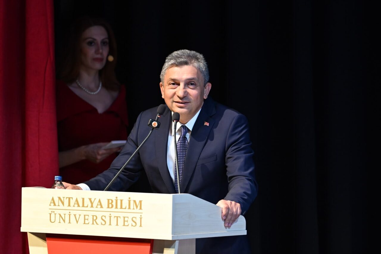 - Antalya Valisi Hulusi Şahin:
- "Önünüzde inişler ve çıkışlar, bazen