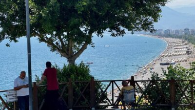 ANTALYA (AA) – Antalya'da etkisini sürdüren sıcak hava ve yüksek