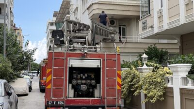 ANTALYA (AA) – Antalya'nın Alanya ilçesinde apartman dairesinde çıkan yangın