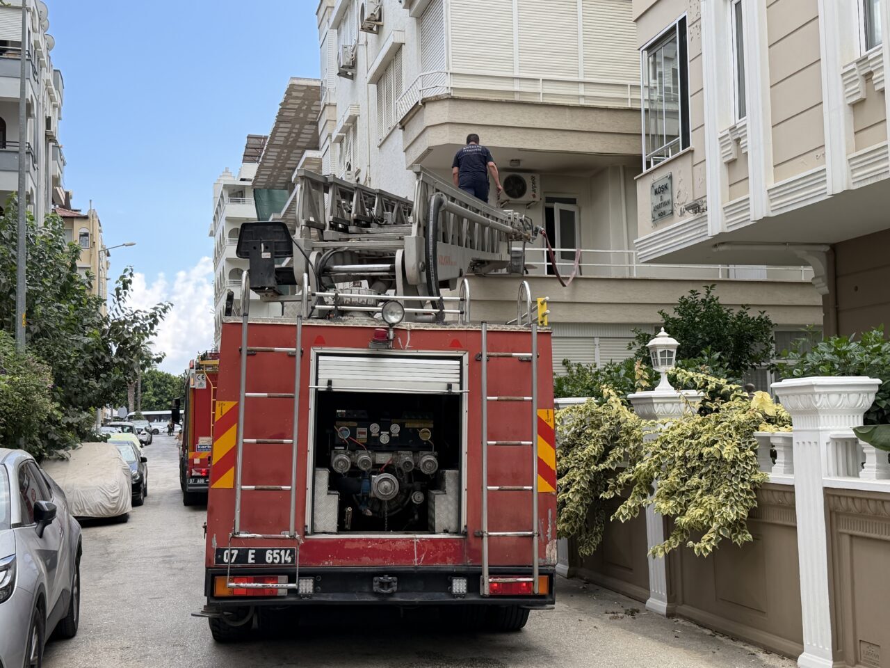 ANTALYA (AA) – Antalya'nın Alanya ilçesinde apartman dairesinde çıkan yangın