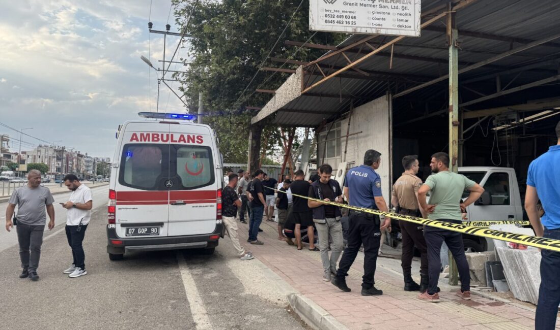 ANTALYA (AA) – Antalya'nın Kepez ilçesinde üzerine mermer blok düşen